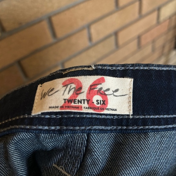 We The Free Jeans Denim Dark Wash Blue Solid Pockets Wide Leg Button Fly Size 26 - Picture 5 of 6